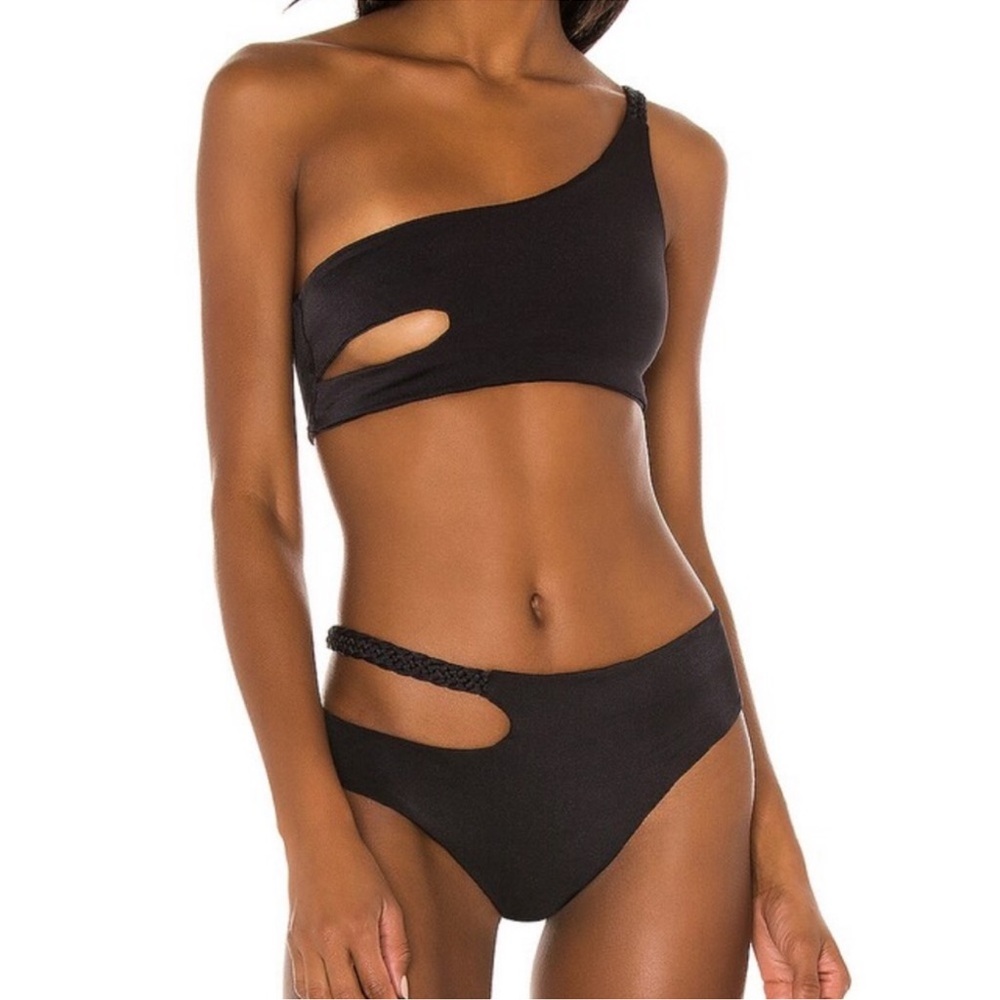 Joues De Sable One-Shoulder cutout Emmy Bikini Swim Top in noir size M